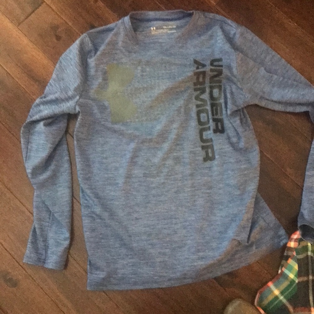 Under armour like new long sleeve tee!